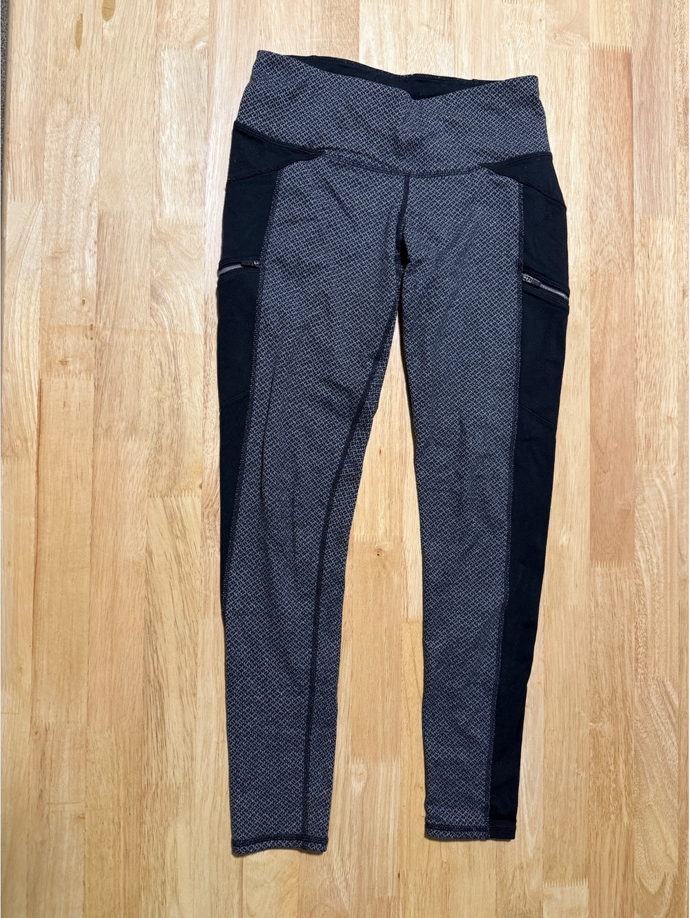 Athleta Women’s XS Black Gray Patterned Leggings Zipper Pockets High Rise